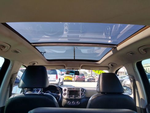 Used 2014 Volkswagen Tiguan SEL image 12