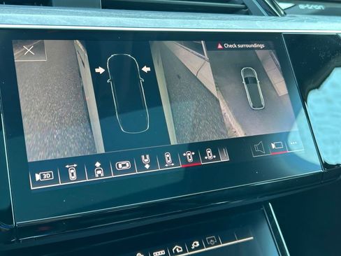 Used 2022 Audi e-tron Premium Plus w/ Premium Plus Package image 33