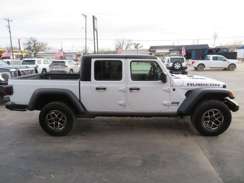 Used 2024 Jeep Gladiator Rubicon w/ Technology Group image 7