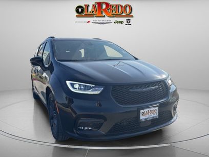 New 2026 Chrysler Pacifica Limited w/ S Appearance Package