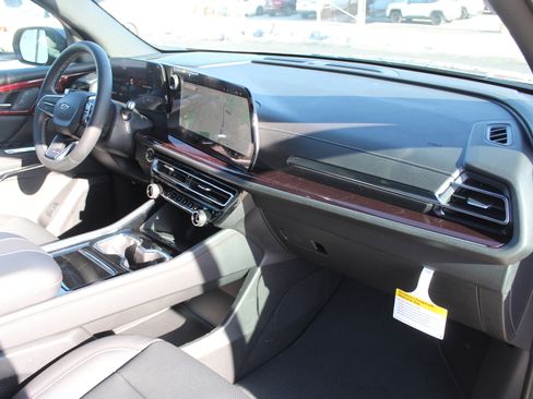 New 2026 Chevrolet Traverse Z71 w/ Driver Confidence Package image 15