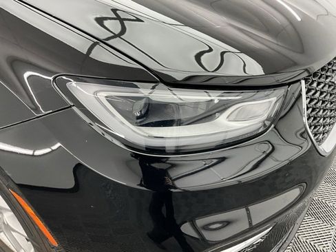 Used 2024 Chrysler Pacifica Touring-L image 28