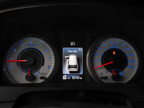 Used 2017 Toyota Sienna SE FWD image 30