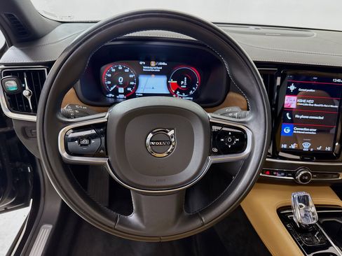 Used 2020 Volvo S90 T8 Inscription image 12