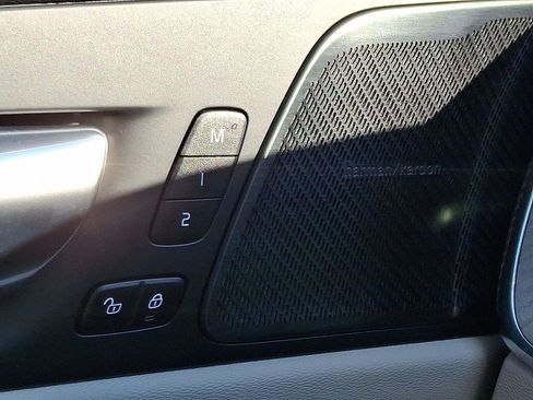 Certified 2023 Volvo XC60 B5 Plus w/ Climate Package image 25