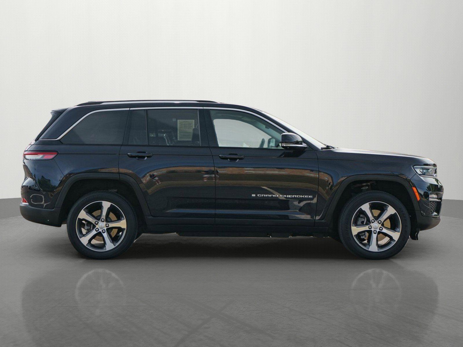 Used 2023 Jeep Grand Cherokee 4WD 4xe w/ Luxury Tech Group II image 8
