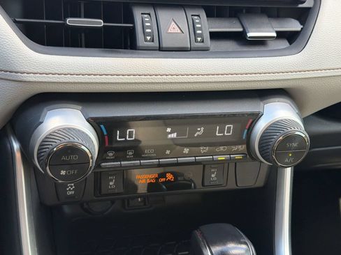 Used 2019 Toyota RAV4 XLE Premium w/ Cold Weather Package FWD image 29