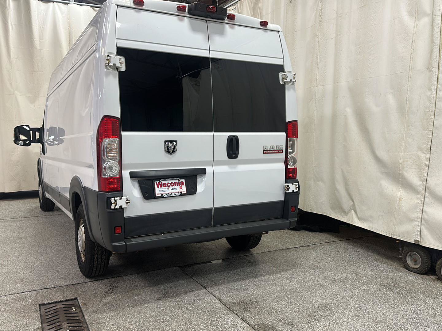 Used 2017 RAM ProMaster 2500 w/ Premium Appearance Group FWD image 4
