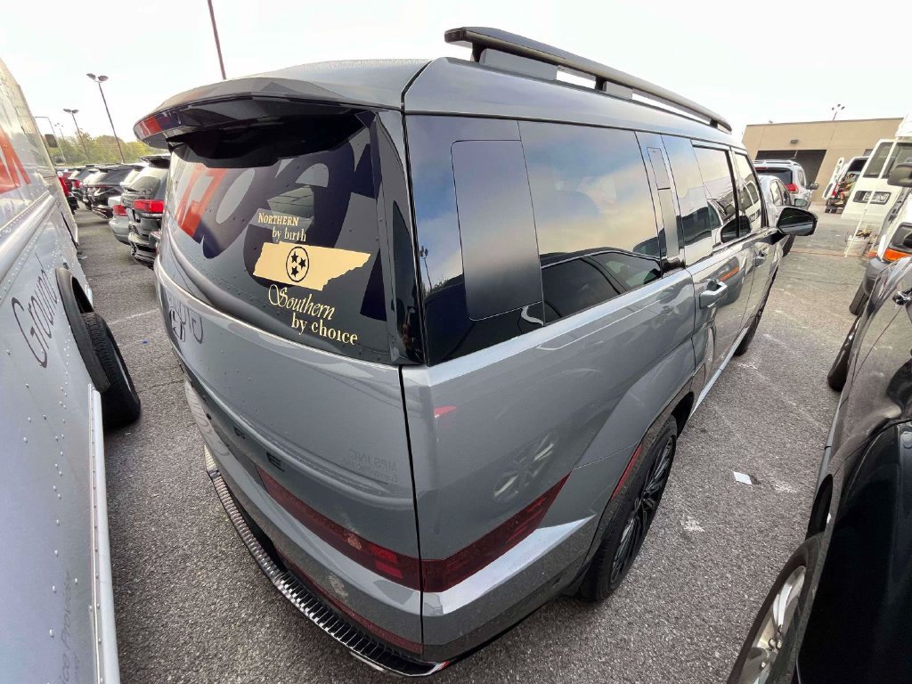 Used 2024 Hyundai Santa Fe Calligraphy FWD image 2