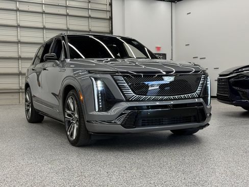 Used 2026 Cadillac Vistiq Platinum w/ LPO, Floor Liner Package AWD/4WD image 2