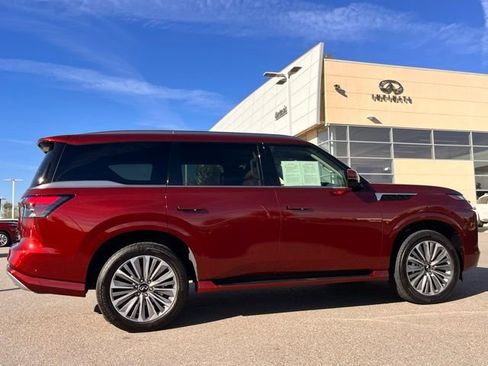 Certified 2025 INFINITI QX80 Sensory image 4
