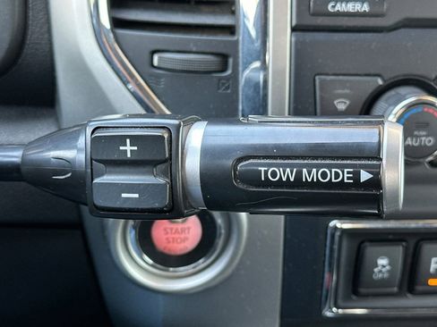 Used 2017 Nissan Titan SV image 22