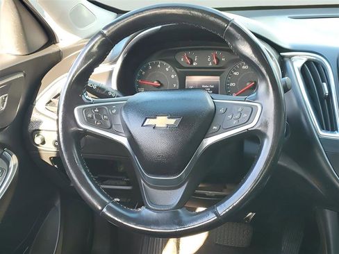 Used 2020 Chevrolet Malibu LT w/ Leather Package FWD image 13
