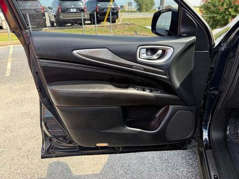 Used 2020 INFINITI QX60 Luxe w/ Essential Package FWD image 8