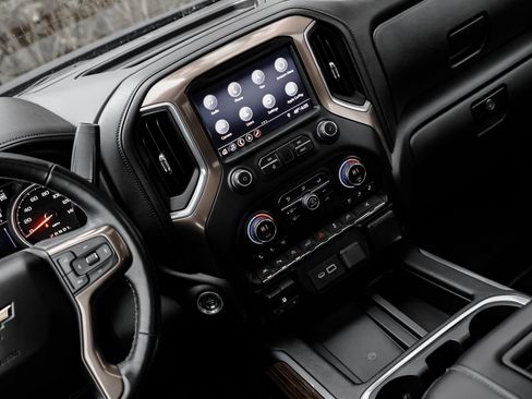 Used 2019 Chevrolet Silverado 1500 High Country w/ Technology Package image 31