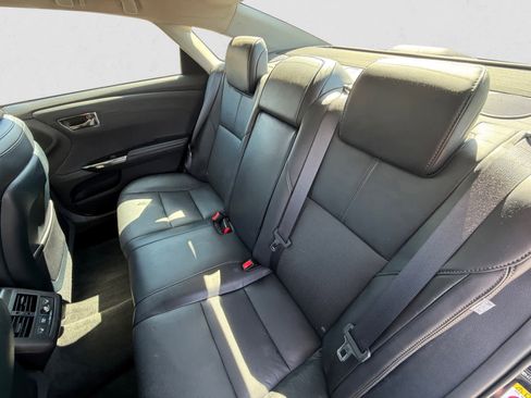 Used 2018 Toyota Avalon Limited image 16
