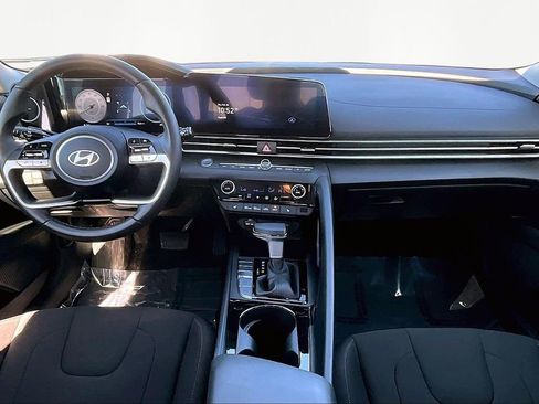 Used 2025 Hyundai Elantra SEL image 16
