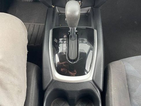 Used 2015 Nissan Rogue S AWD/4WD image 19
