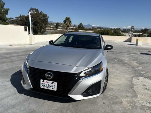 Used 2025 Nissan Altima 2.5 SV image 5