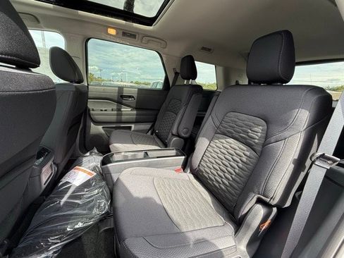 New 2025 Nissan Pathfinder SV image 14