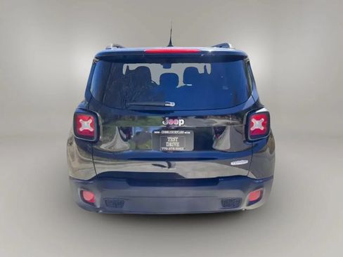 Used 2017 Jeep Renegade Latitude w/ Popular Equipment Group FWD image 10
