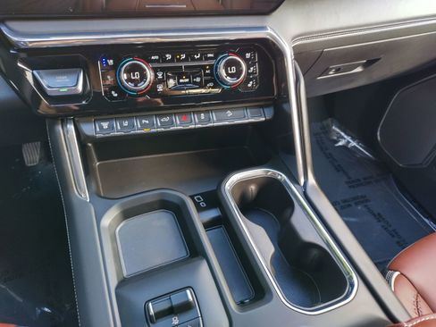 Used 2025 GMC Sierra 3500 Denali Ultimate image 17