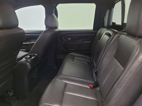 Used 2018 Nissan Titan SV w/ SV Convenience Package RWD image 18