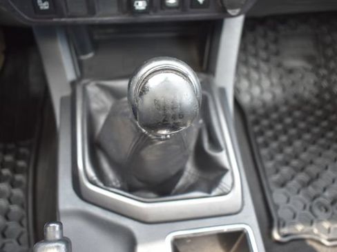 Used 2018 Toyota Tacoma SR5 AWD/4WD image 4