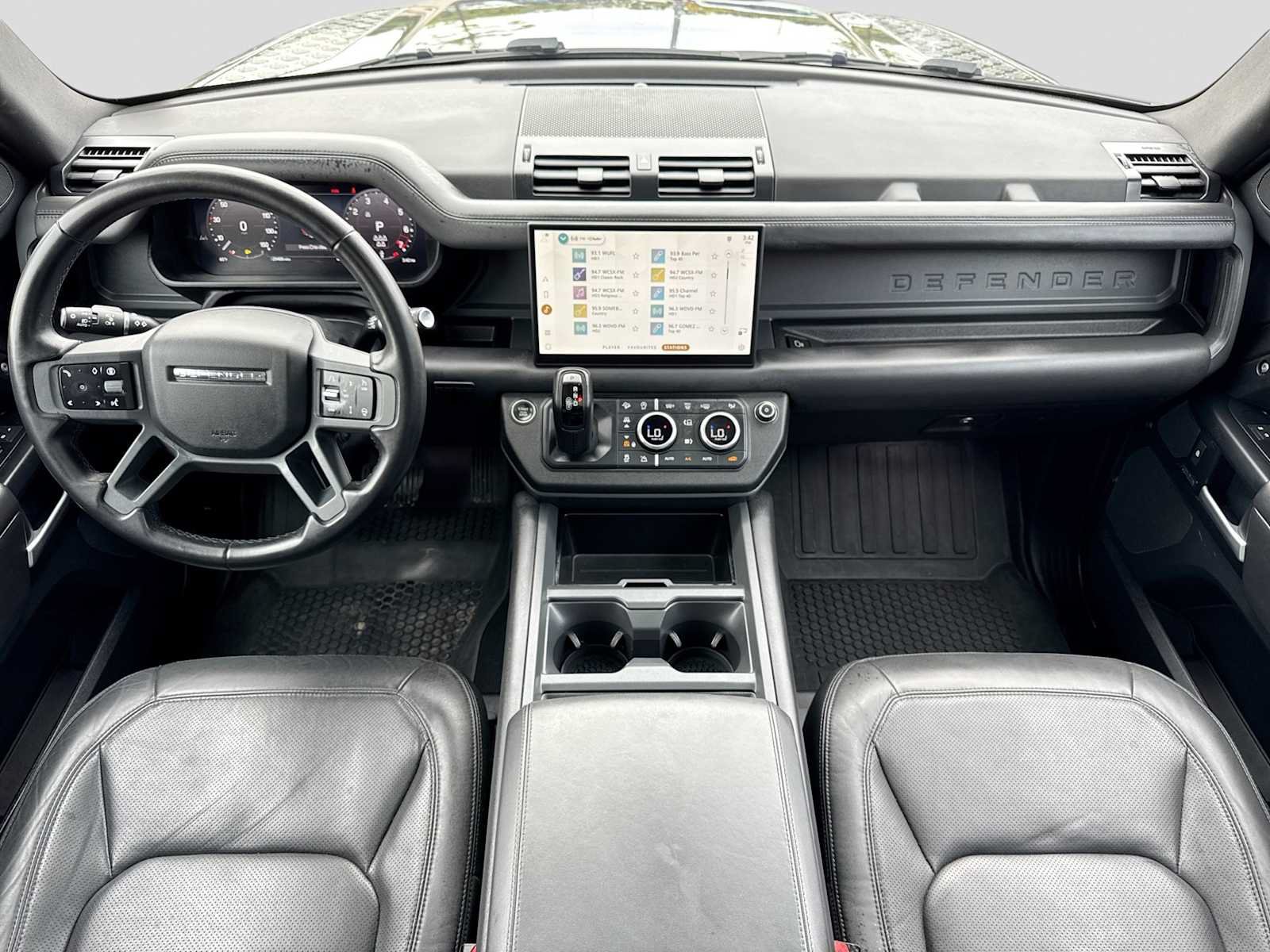 Used 2025 Land Rover Defender 110 X-Dynamic SE AWD/4WD image 14