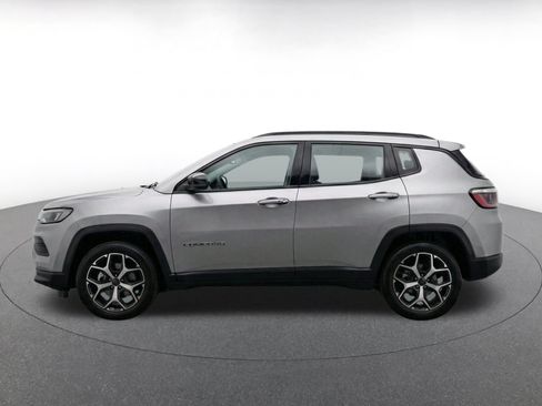 Used 2025 Jeep Compass Limited AWD/4WD image 4