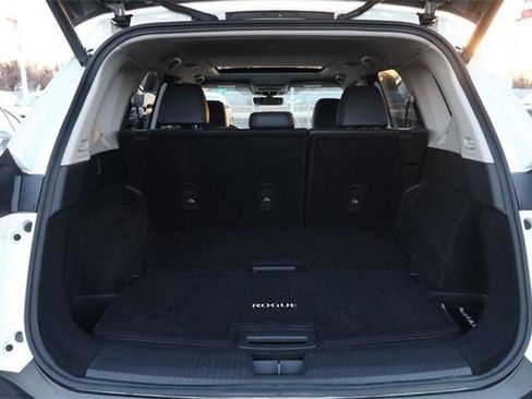 Used 2023 Nissan Rogue SL w/ SL Premium Package image 7