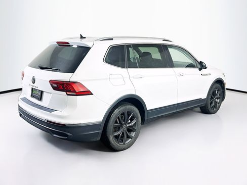 Used 2024 Volkswagen Tiguan SE image 9