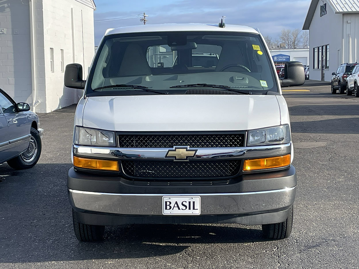 Used 2025 Chevrolet Express 3500 LT w/ LT Preferred Equipment Group RWD image 5