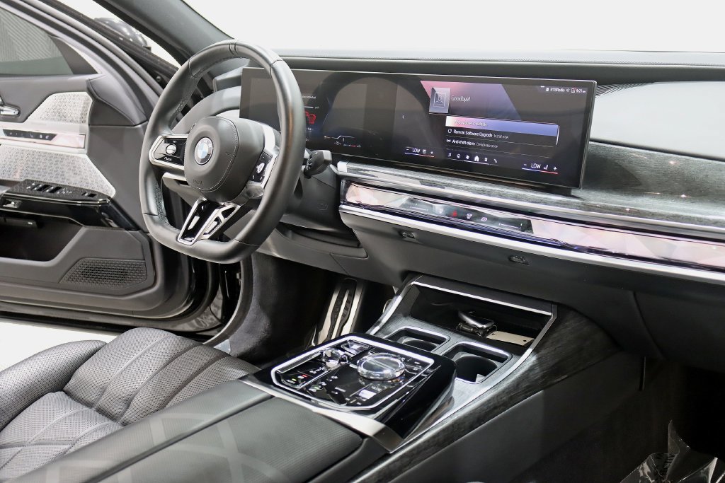 Used 2023 BMW 760i xDrive AWD/4WD image 34