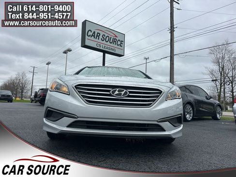 Used 2017 Hyundai Sonata SE image 2