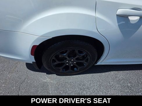 Used 2021 Chrysler 300 Touring L w/ Popular Equipment Group AWD/4WD image 10