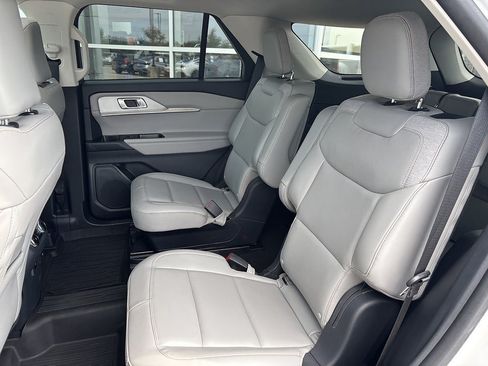 Used 2025 Ford Explorer Active w/ Active Comfort Package AWD/4WD image 15