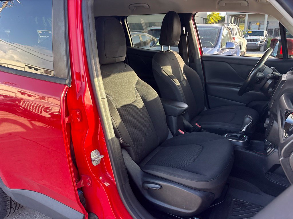 Used 2018 Jeep Renegade Altitude w/ UConnect 8.4 Nav Group AWD/4WD image 19