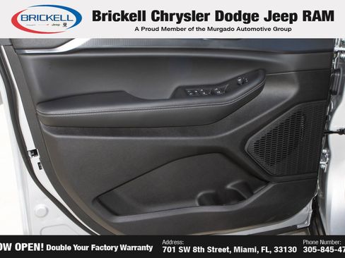 New 2025 Jeep Grand Cherokee Laredo image 7