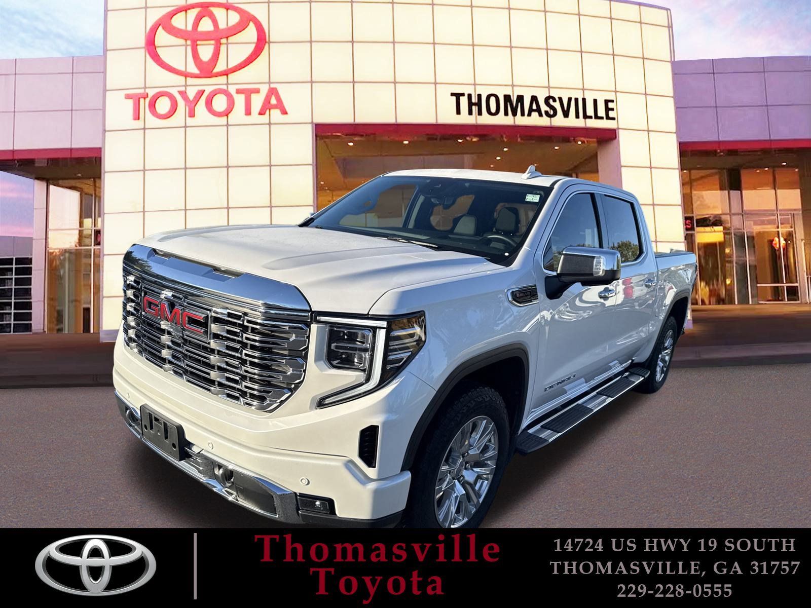 Used 2024 GMC Sierra 1500 Denali w/ Technology Package AWD/4WD image 1