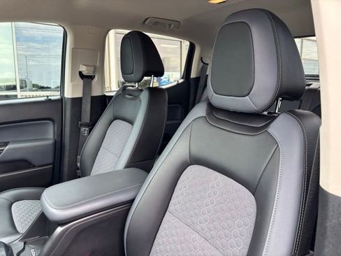 Used 2022 Chevrolet Colorado Z71 w/ Safety Package AWD/4WD image 13