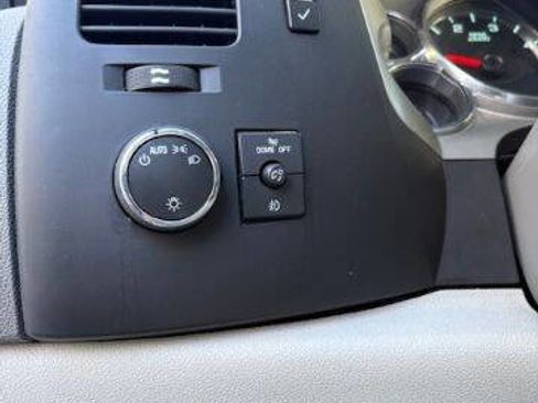 Used 2014 Chevrolet Silverado 2500 LT w/ Interior Plus Package image 16