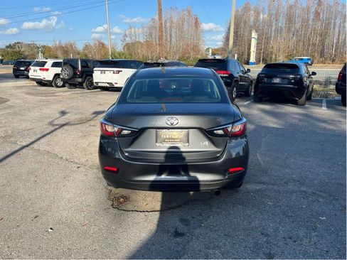 Used 2018 Toyota Yaris iA image 6