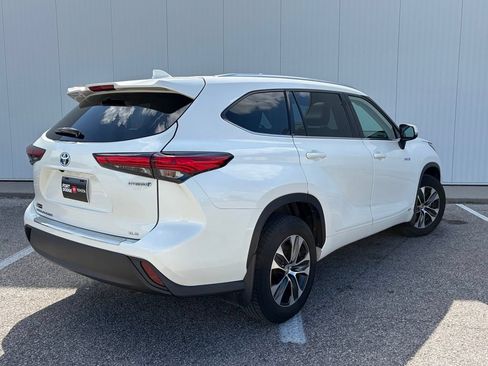 Used 2021 Toyota Highlander XLE w/ Protection Package #3 (TMS) AWD/4WD image 6