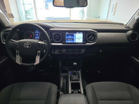 Used 2020 Toyota Tacoma SR5 AWD/4WD image 10
