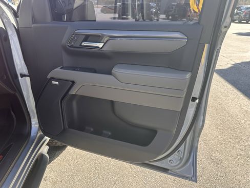 Used 2023 Chevrolet Silverado 1500 ZR2 w/ Technology Package image 14