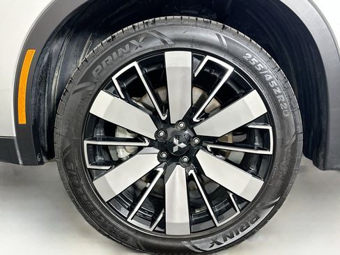 Used 2025 Mitsubishi Outlander SE image 11