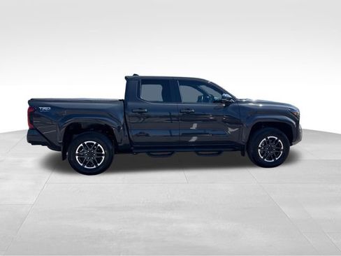Used 2024 Toyota Tacoma TRD Sport w/ TRD Sport Upgrade Package image 5