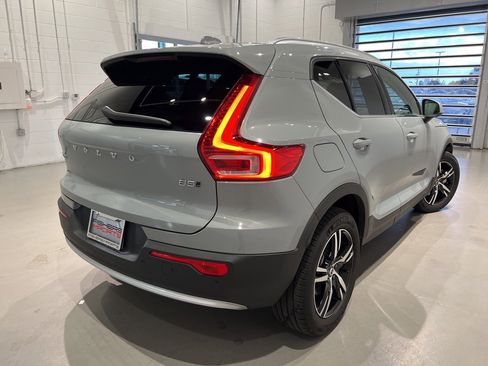 Used 2025 Volvo XC40 B5 Core image 5