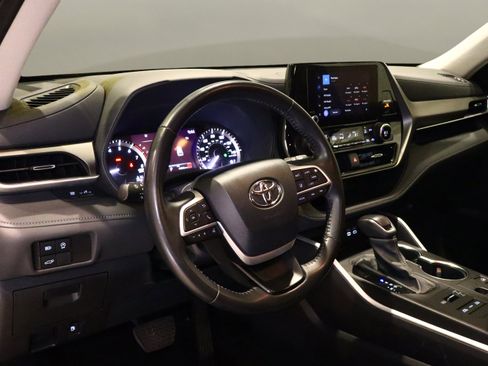 Used 2024 Toyota Highlander LE image 10
